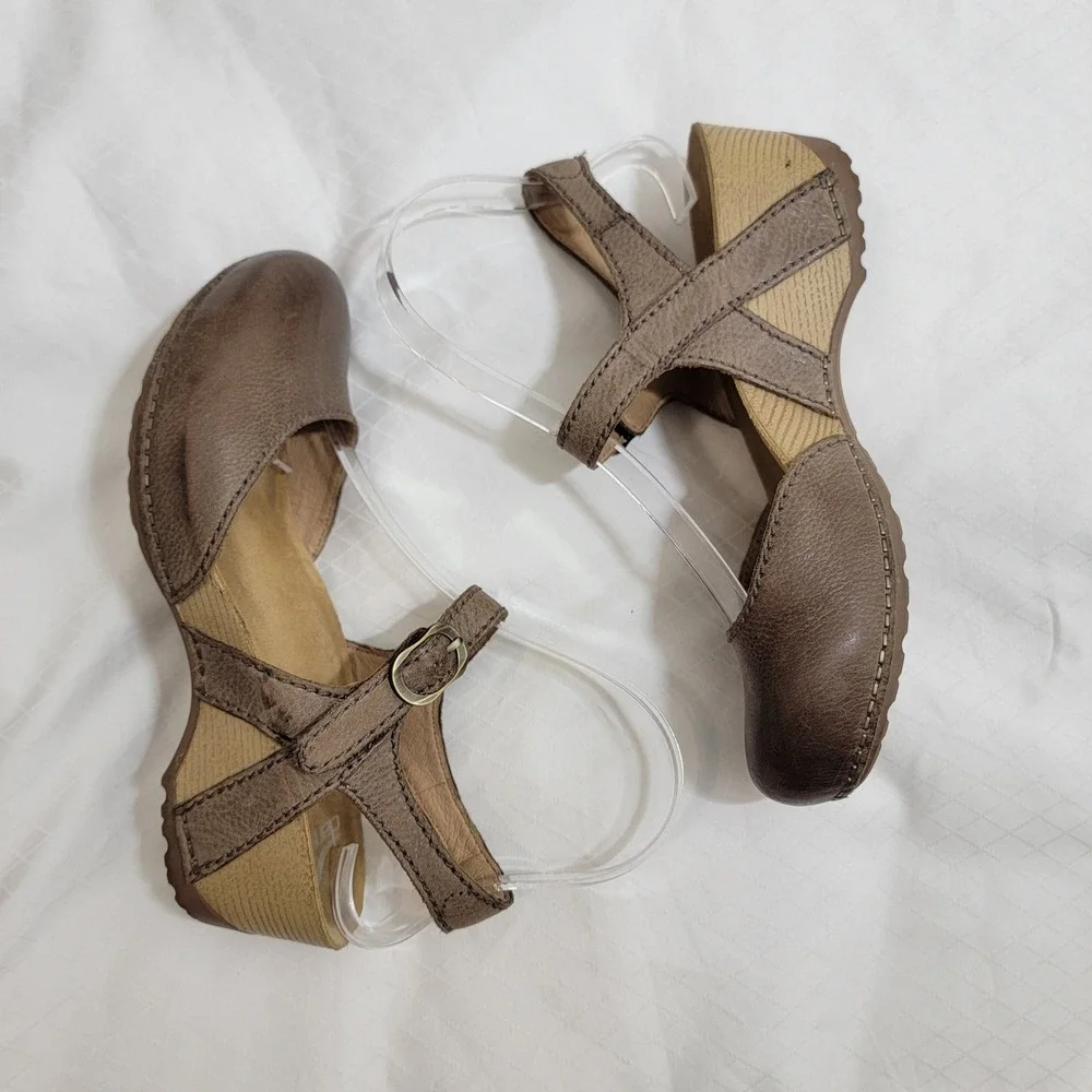 Dansko Tiffani 36 5.5-6 Milled Burnished Brown Leather Mary Jane Wedge Sandals